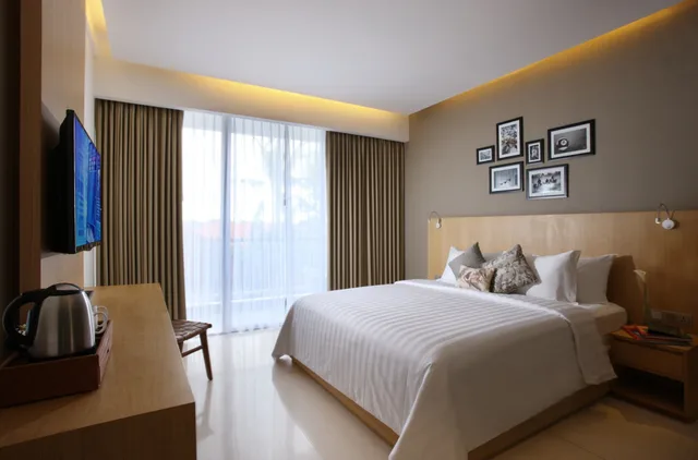 Superior, Queen Bed, Ossotel Legian Bali 1/3