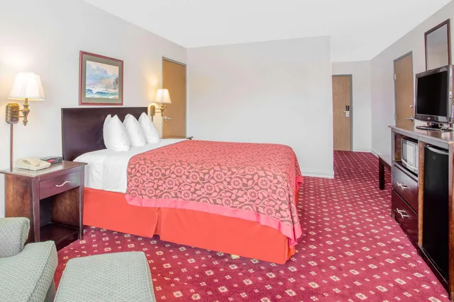 غرفة بسرير كوين، Days Inn by Wyndham Lake Village 1/1