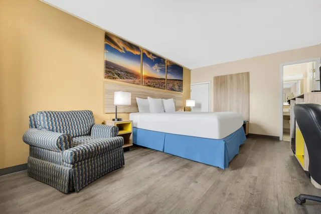 غرفة بسرير كينج، Days Inn by Wyndham Fort Wayne 6/8