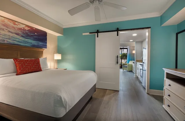 Junior Suite, 2 Queen Beds, Resort View, Grande Cayman Resort 2/3