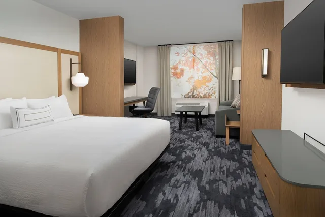 جناح بسرير كينج مع أريكة لذوي الإعاقة، Fairfield Inn & Suites by Marriott Nashville Near Vanderbilt 1/3