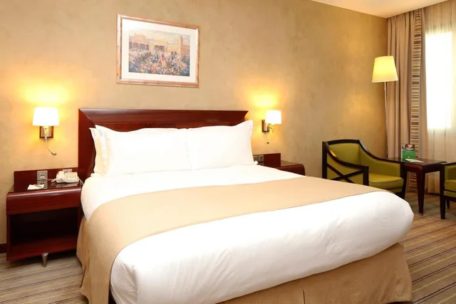 Standard, King Bed, with View, Holiday Inn Olaya 3/10