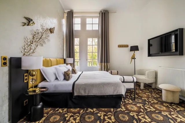 Superior, 1 King and 1 Single Beds, Chateau Jeanne & the Forest - Chateau de Montvillargenne 2/5