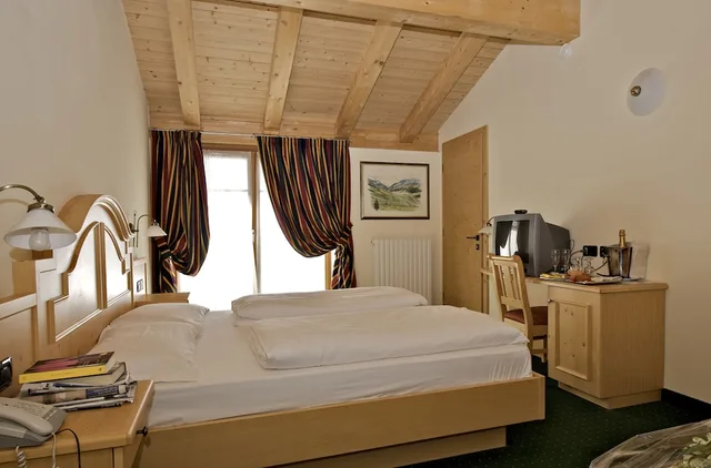 جناح بسرير مزدوج مع أريكة، Hotel Touring 4/10