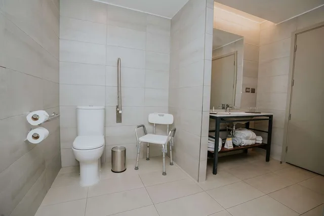 غرفة بسرير كينج لذوي الإعاقة، Best Western Ferrat 4/6