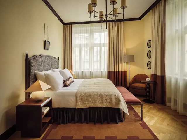 غرفة ركنية بسرير كينج بإطلالة على النهر، Sir Prague Hotel, part of Sircle Collection 2/6