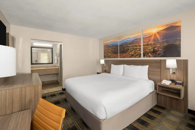 غرفة بسرير كينج للمدخنين، Days Inn by Wyndham Canton 2/4