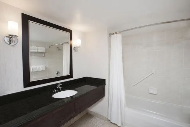 Room, 2 Queen Beds, Balcony, Sheraton Fallsview Hotel 2/3