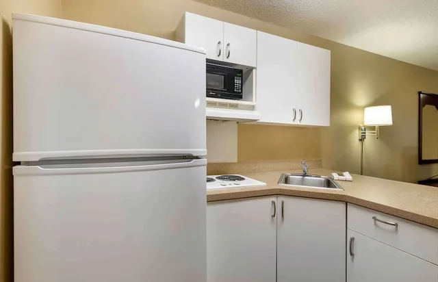استوديو بسرير كوين، Extended Stay America Kansas City - South 4/5