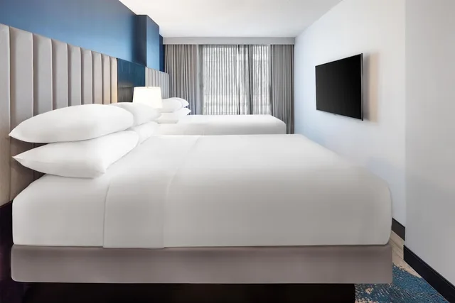 جناح رئاسي بسرير كينج وسرير كوين بغرفتي نوم، Embassy Suites By Hilton Montreal 4/7