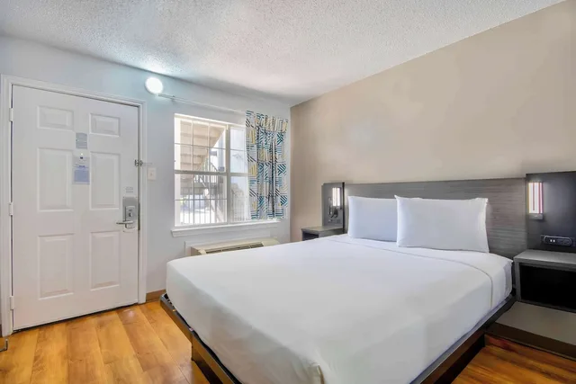 غرفة قياسية بسرير كوين لذوي الإعاقة، Studio 6 Extended Stay - Austin, TX - Midtown 5/10