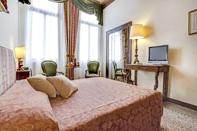 غرفة سوبيريور بسريرين منفصلين بإطلالة على المدينة، Palazzo Schiavoni 4/5