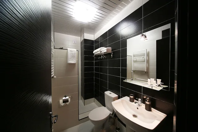 غرفة بسريرين منفصلين، Continental Hotel 1/1