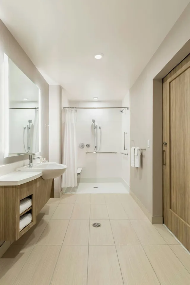 جناح بسريرين كوين مع أريكة لذوي الإعاقة، SpringHill Suites by Marriott St. Paul Downtown 4/5