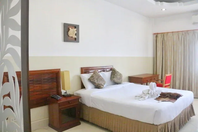 غرفة ديلوكس بسرير كينج وسرير مزدوج وسريرين منفصلين، New Rose Boutique Hotel 1/1