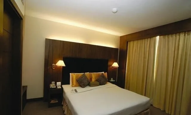 جناح جونيور بسرير كوين، Hotel Emas Tawau 1/1