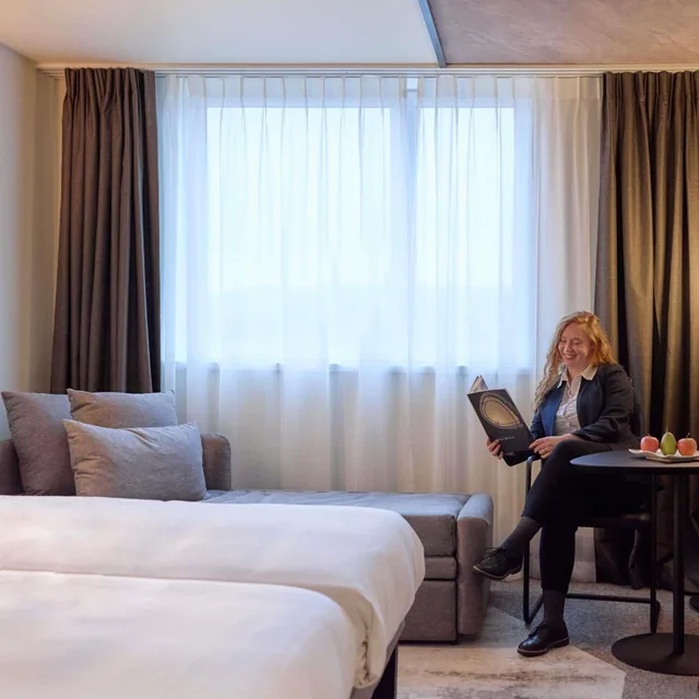 غرفة سوبيريور بسرير فردي مع أريكة، Novotel Bern Expo 4/8