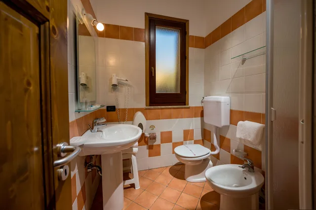 غرفة كلاسيكية بسرير مزدوج أو سريرين منفصلين بشرفة، HOTEL CALA MARINA 4/6
