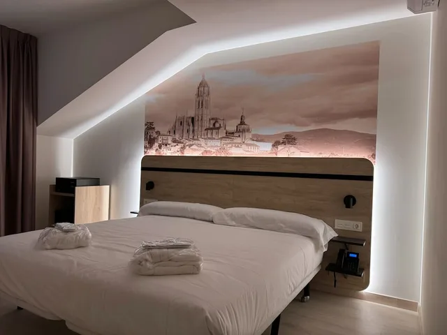 غرفة بريميوم بسرير كوين، Hotel ELE Acueducto 2/6