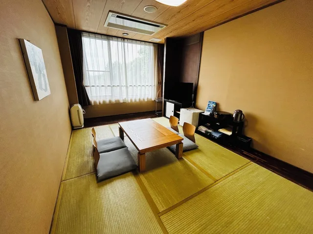 غرفة يابانية بفراش فوتون للمدخنين، Route Inn Grantia Dazaifu 1/6