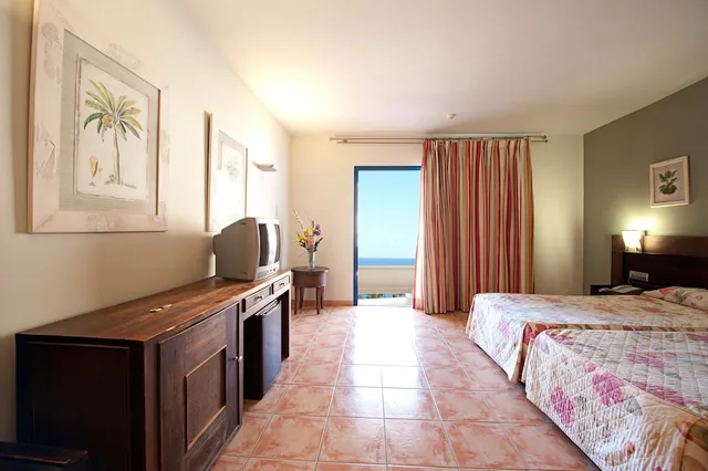 غرفة بشرفة مفردة بسرير مزدوج، Hotel LIVVO Lago Taurito 6/10