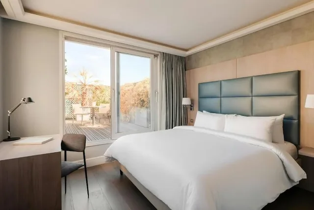 Deluxe, Queen Bed, L Edmond Hotel Parc Monceau 2/4