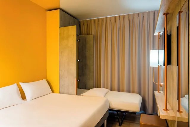 غرفة بسرير مزدوج وسرير بطابقين، Ibis Budget Strasbourg La Vigie 2/8