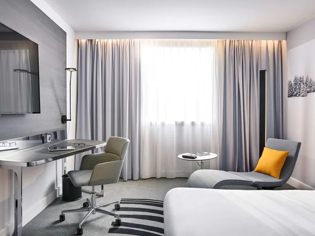 غرفة قياسية بسرير كوين مع أريكة، Novotel Istanbul Zeytinburnu 4/9