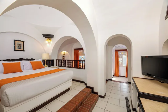 غرفة قياسية بسرير كينج بإطلالة على البحر، Arabella Azur Resort 1/7