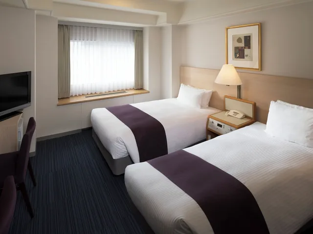 غرفة بسريرين منفصلين وثلاثة أسرّة تُحدَّد حسب التوفر مع سرير إضافي، Sapporo Grand Hotel 2/5