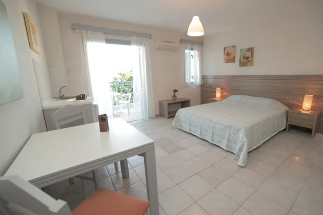 Room, Double Bed, Lateral Side Sea View، Marilisa Hotel 2/4