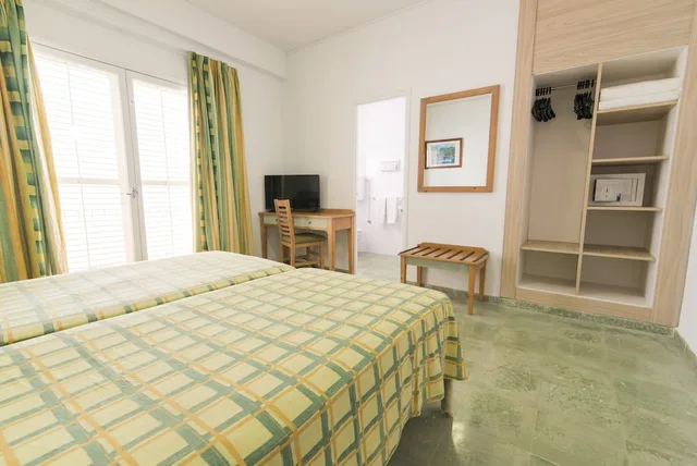 غرفة قياسية بسريرين منفصلين، Azuline Hotel S Anfora and Fleming 4/10