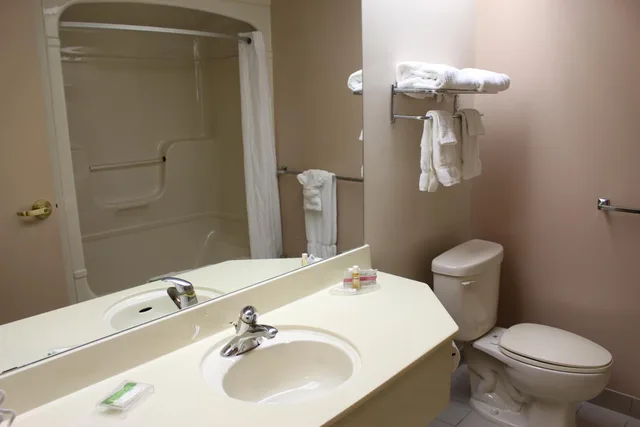 جناح، Coastal Inn Halifax 3/7