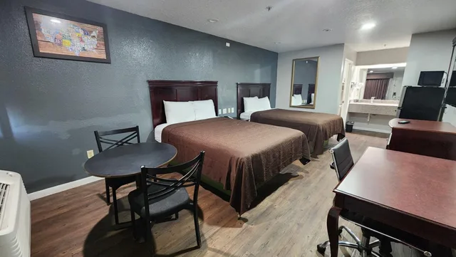 Room, 2 Queen Beds, Express Inn Hobby Airport 5/9