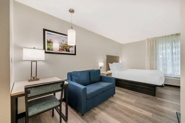 Efficiency, Suite, Queen Bed, Sofa, Accessible، MainStay Suites Sterling near Dulles Town Center 2/4