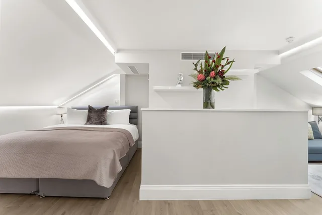 استوديو ثلاثي، Guilford Street Apartments 5/10