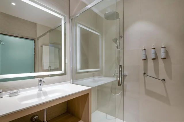 غرفة بسرير كوين، AC Hotel Som by Marriott 13/14