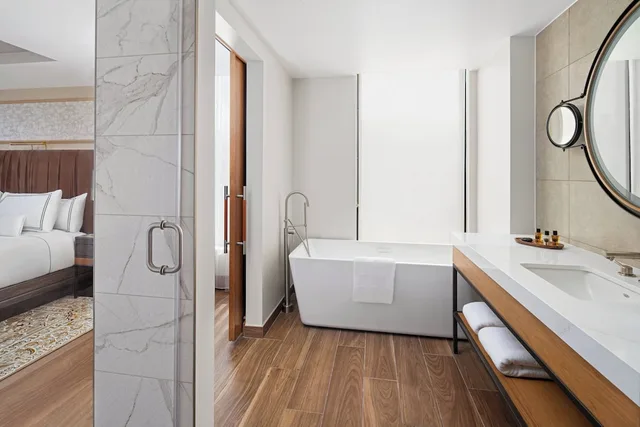 Studio, King Bed, Water View، The Ben, Autograph Collection 4/4
