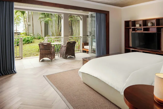 جناح جونيور بسرير كينج مع أريكة، The St. Regis Le Morne Resort, Mauritius 3/8