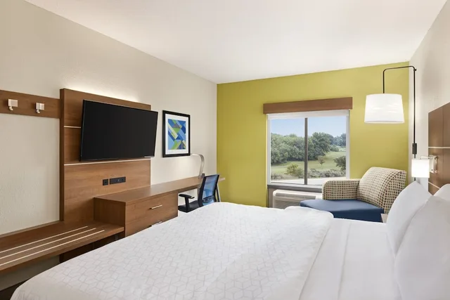 غرفة قياسية بسرير كينج، Holiday Inn Express Suites Akron Regional Airport Area 3/5