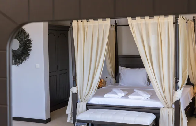 جناح فاخر بسرير كوين بإطلالة على البحر بشرفة، Hill House - Adults Only 1/2