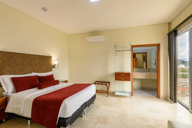 غرفة قياسية بسرير كوين بشرفة، Dorado La 70 Hotel 2/5