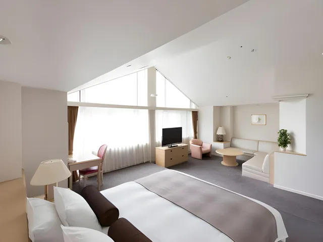 Junior Suite, King and Twin Beds, Mountain Side, Rusutsu Resort Hotel And Convention 2/3