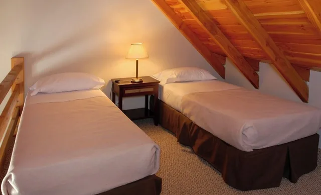 Family, Queen and Twin Beds, Partial Lake View، Cacique Inacayal Lake & Spa Hotel 3/4