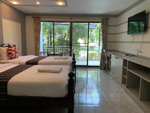غرفة سوبيريور بسريرين منفصلين بإطلالة على المسبح، Blue Garden Resort Pattaya 1/9