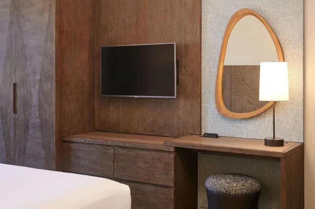 جناح بريميوم بسرير كينج بإطلالة على البحر لذوي الإعاقة، Embassy Suites By Hilton Waikiki Beach Walk 2/4