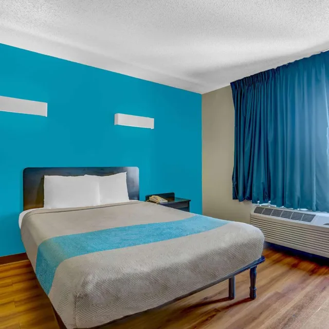 Room, Queen Bed, Accessible, Motel6 Raleigh, NC - North 6/10