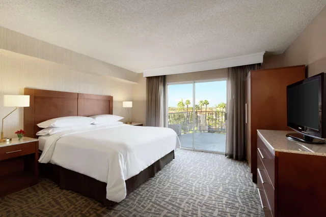جناح بسرير كينج بشرفة بغرفتين، Embassy Suites By Hilton Santa Ana Orange County Airport 1/3