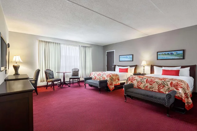 Interior, Courtyard, Studio, Suite, 2 Queen Beds، Ramada By Wyndham Fredericton 2/3