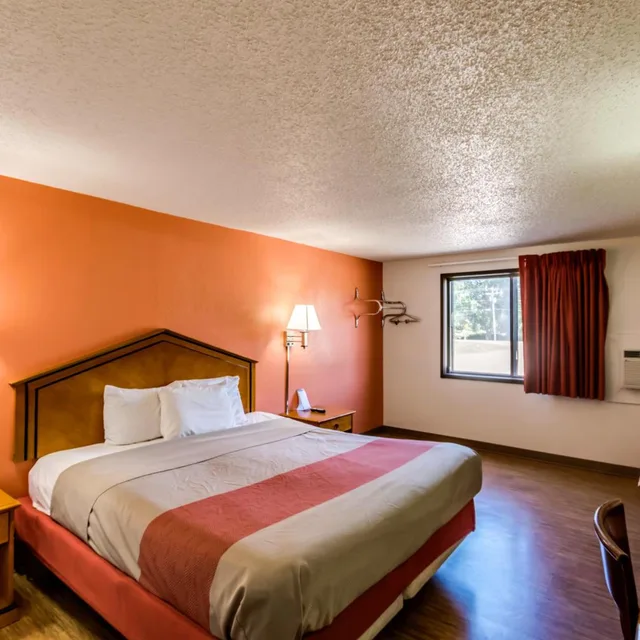 غرفة بسرير كينج للمدخنين، Motel6 Albert Lea, MN 3/10